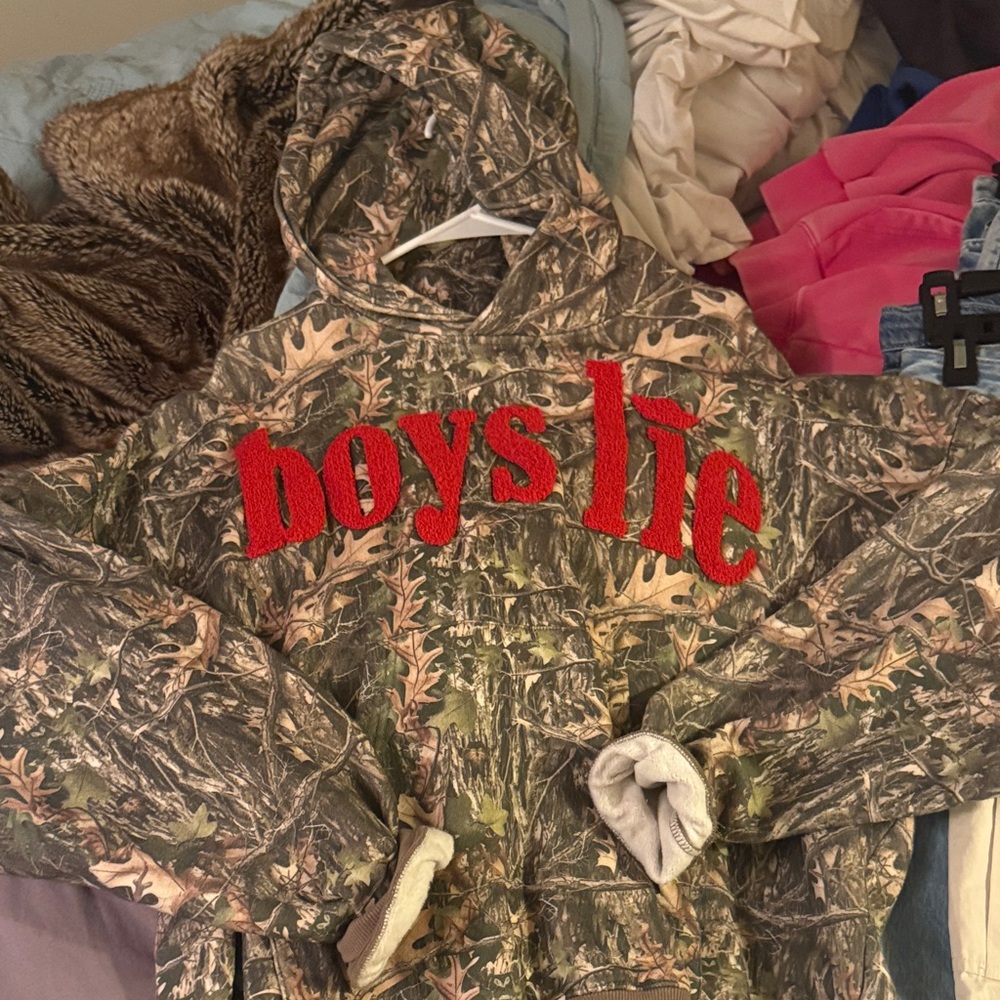 Boys Lie camo hoodie. Size XL